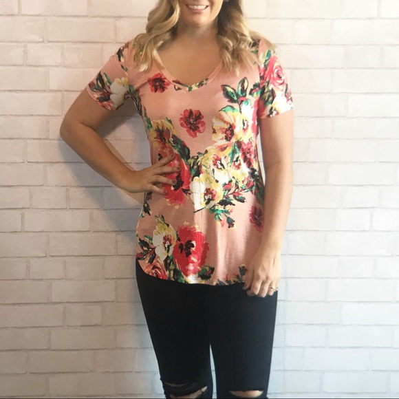 boutique item Tops - Light Pink Floral V Neck🌹